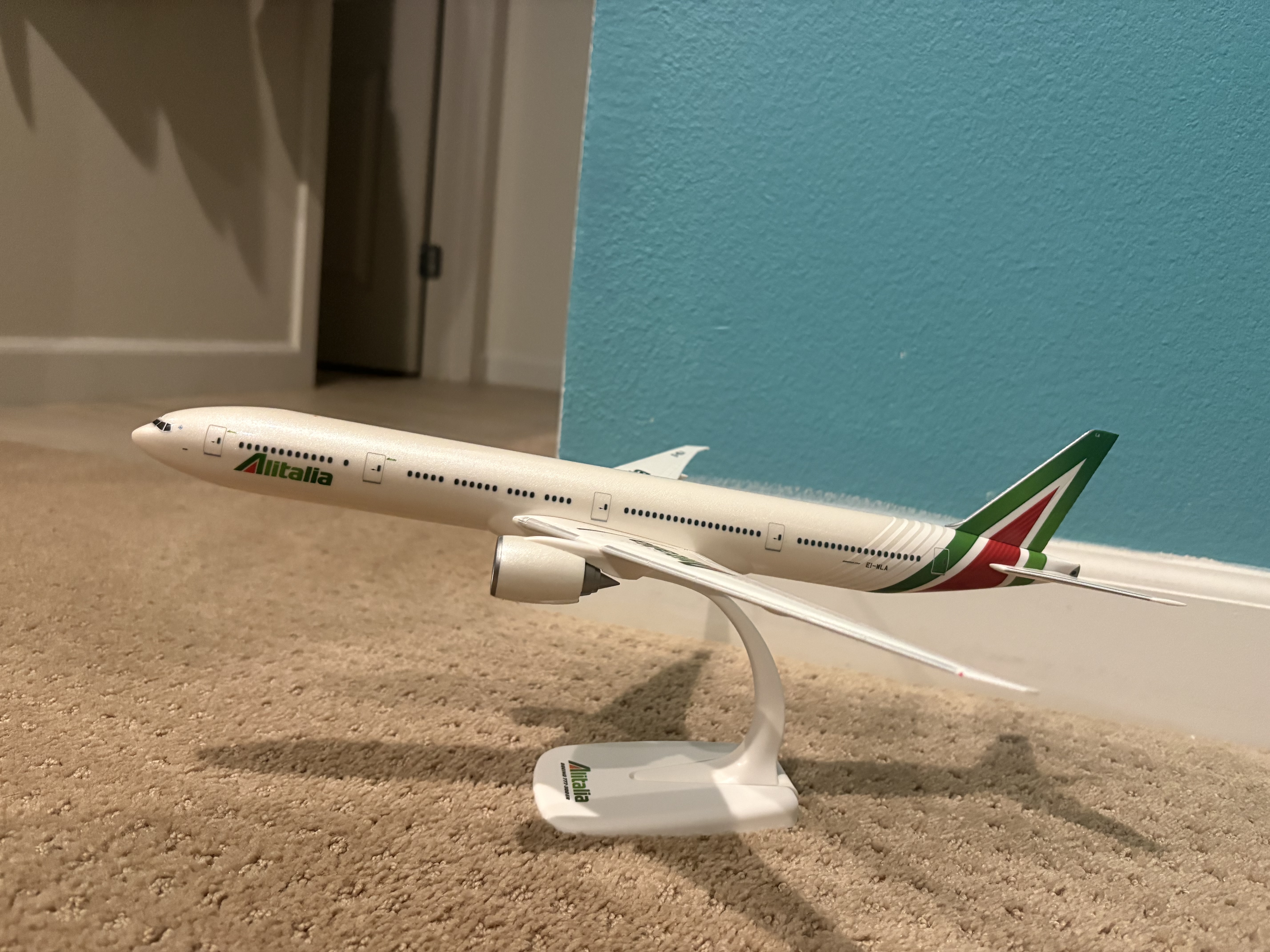 Alitalia Boeing 777-300ER 1:200