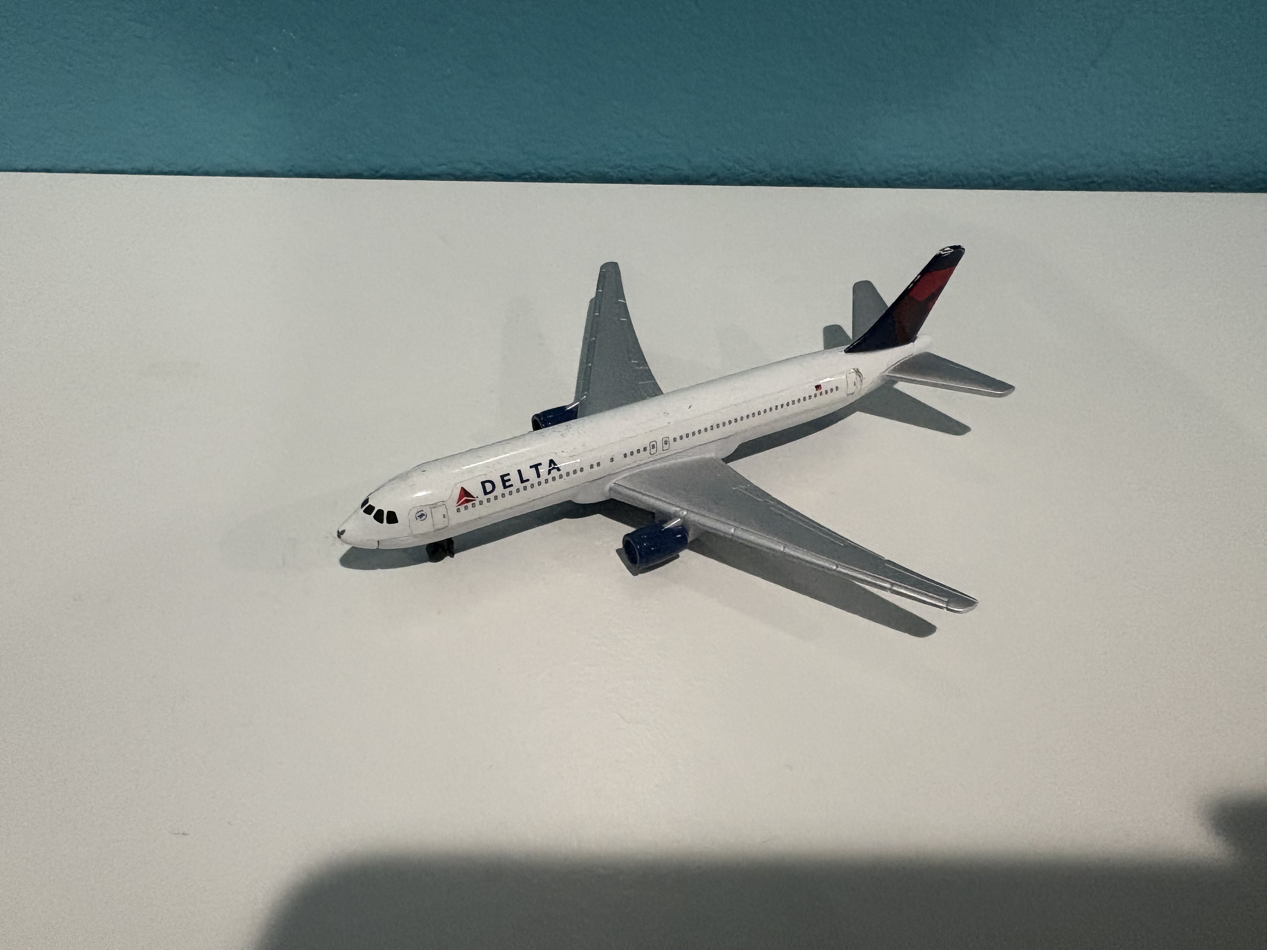 Daron Delta Boeing 757-200 1:245