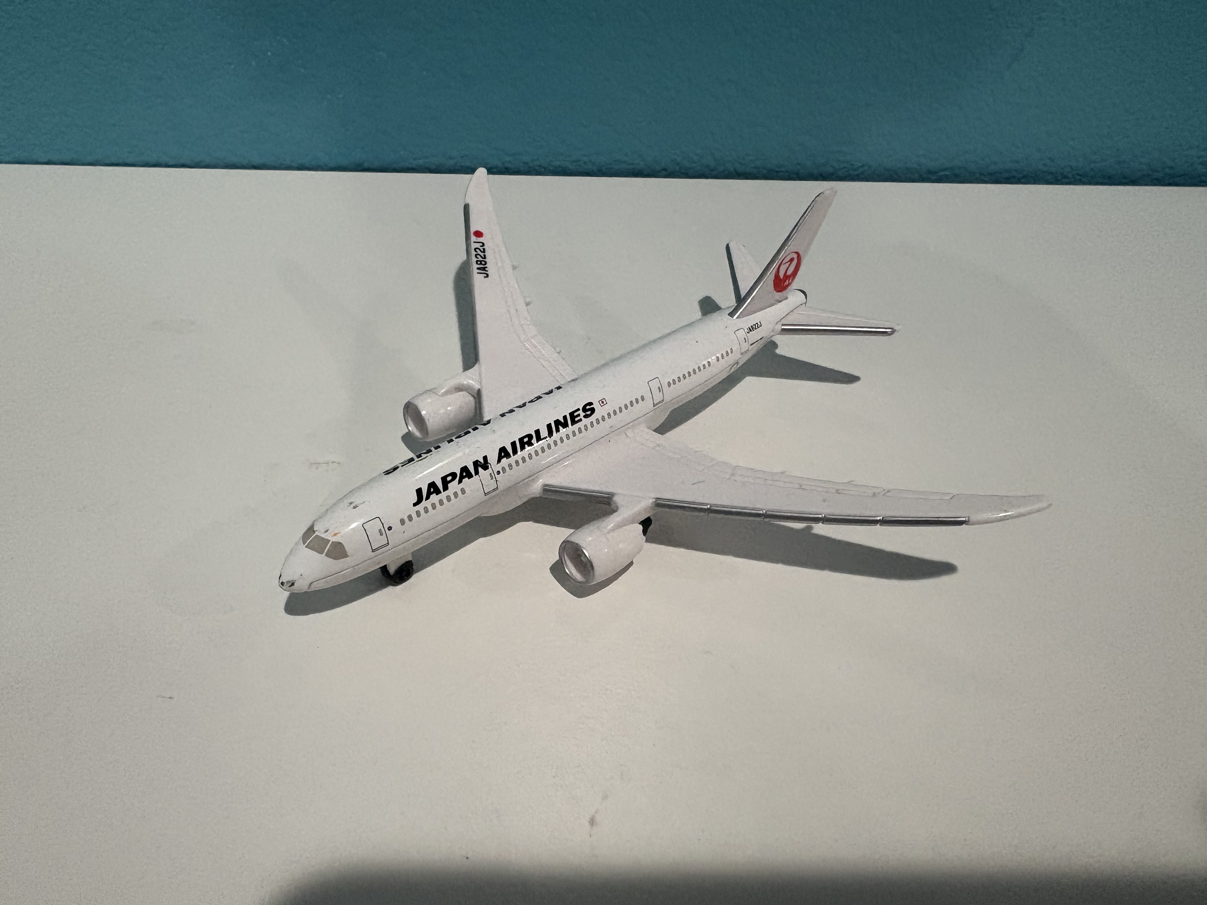Tomica Japan Airlines Boeing 787-9 1:400