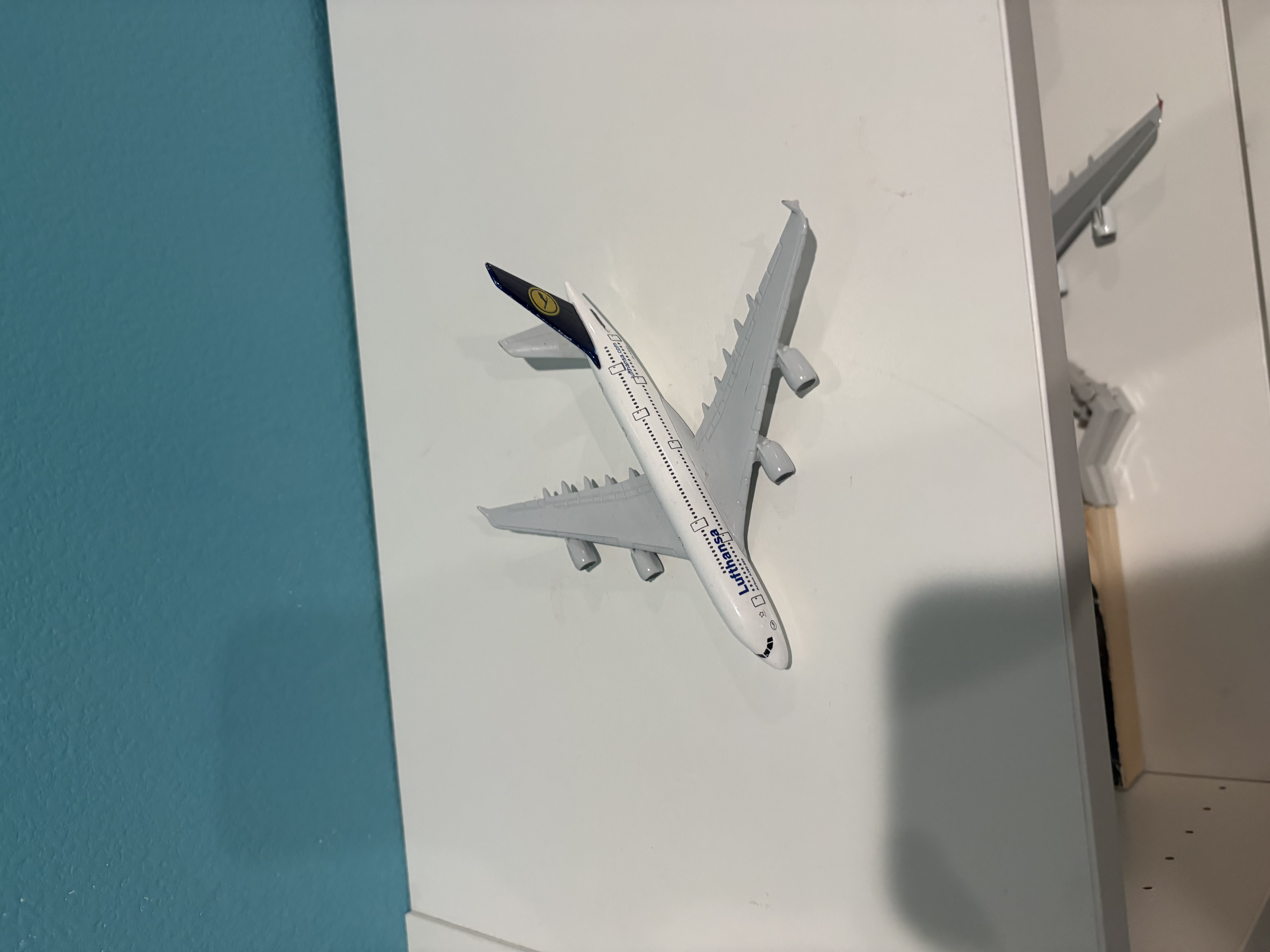 Broken Lufthansa A380-800 1:400