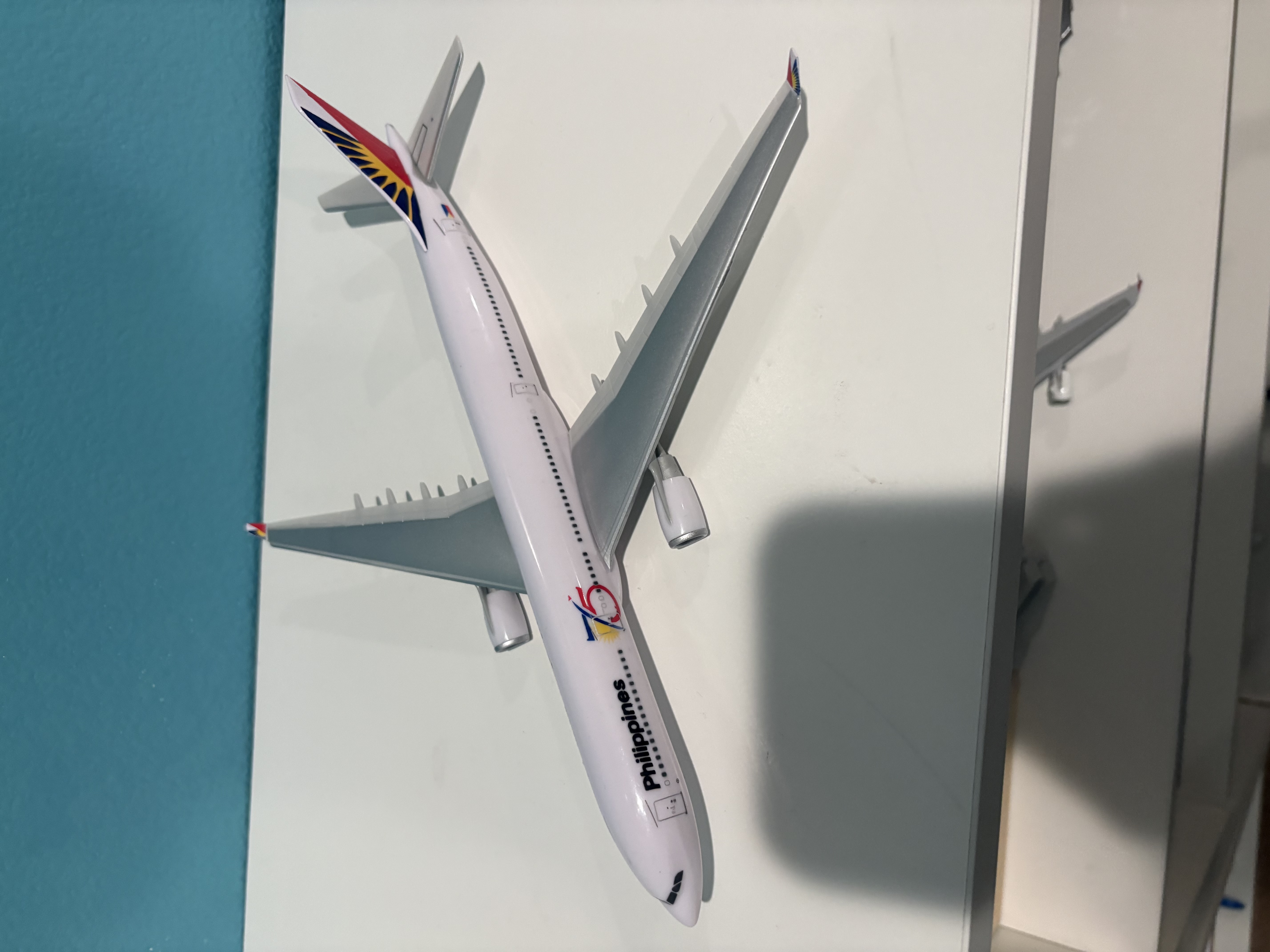 Premier Planes Philippines Airbus A330-300 1:400